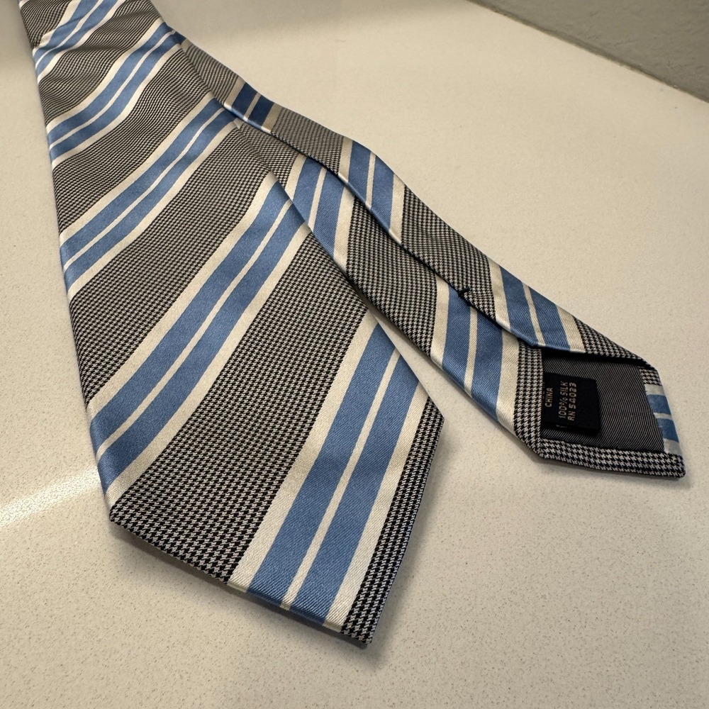 Banana Republic Tie Gray Blue Stripe 100% Silk Necktie‎ 58" Preppy Old Money
